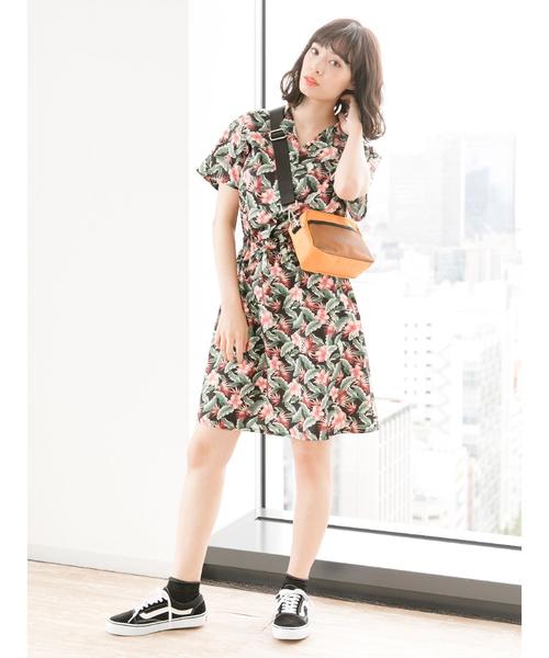 NiCORON(ニコロン)の「アロハ柄開襟ワンピース○(ワンピース)」|ブラック