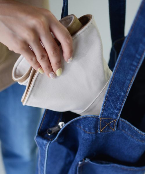 VitaFelice（ヴィータフェリーチェ）の「つば広リバーシブル帽子（ハット・レディース・ブラック/ネイビー/アイボリー・FREE）」の8枚目の写真