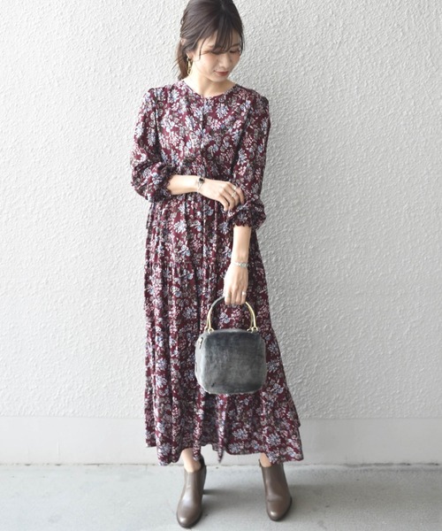 Khaju（カージュ）の「Khaju:フラワーティアードロングワンピース（ワンピース・レディース・ブラック/ワイン・ONE SIZE）」の2枚目の写真