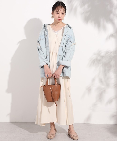 one after another NICE CLAUP（ワンアフターアナザーナイスクラップ）の「フリンジデニムジャケット（デニムジャケット・レディース・アイボリー/ブルー/ネイビー・FREE）」の6枚目の写真