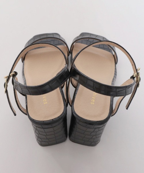 archives(アルシーヴ)の「スクエアラインサンダル(サンダル・レディース・オフホワイト/モカ/ブラック・MEDIUM/LARGE)」の7枚目の写真