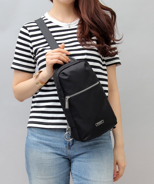 REGiSTA(レジスタ)の「REGiSTA / レジスタ / 撥水加工 高密度ナイロン ボディバッグ / 縦型 / 大きめ(ボディバッグ/ウエストポーチ・メンズ・ブラック・FREE)」の2枚目の写真