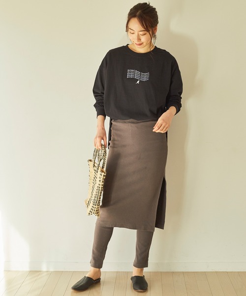 KANGOL EXTRA COMFORT(カンゴールエクストラコンフォート)の「重ね波線ロゴ ロングTシャツ(Tシャツ/カットソー・レディース・オフホワイト/ブラック/クリーム/ライトベージュ・L/M/LL)」の11枚目の写真