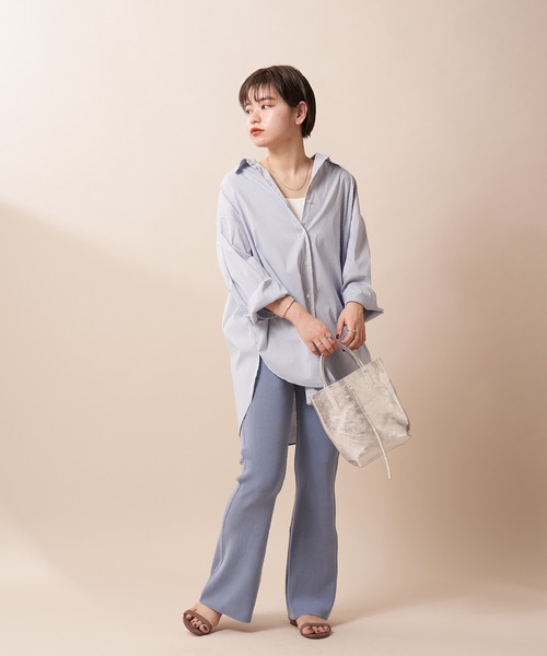 SHENERY(シーナリー)の「ストライプBIGシャツ(シャツ/ブラウス・レディース・ブルー/マルチ・FREE)」の9枚目の写真