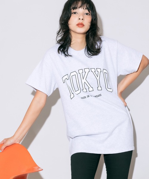 made in standard （メイドインスタンダード）の「MADE IN STANDARD/メイドインスタンダード TOKYO カレッジロゴTシャツ（Tシャツ/カットソー・メンズ・ベージュ/ブラック/グレー/ホワイト・M/L/XL）」の4枚目の写真