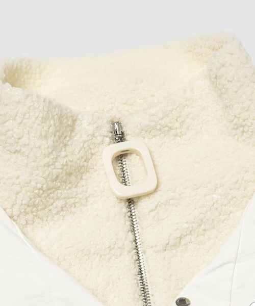 JW Anderson（ジェイダブリューアンダーソン）の「JWA PULLER CROPPED HOODIE（パーカー・レディース・オフホワイト/ネイビー・S）」の4枚目の写真