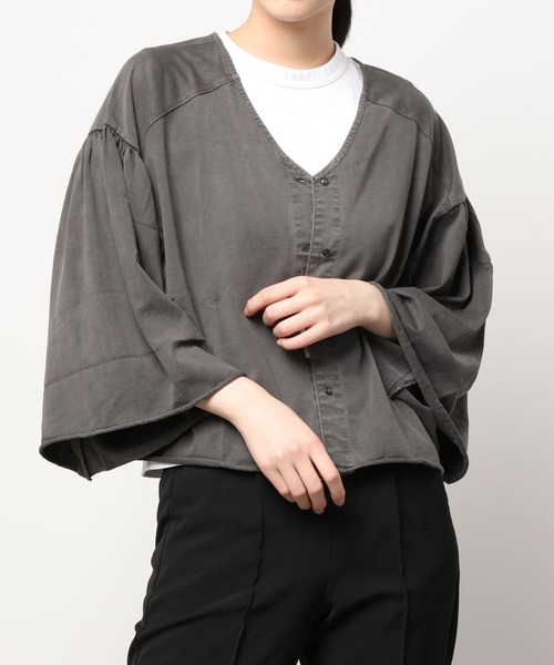 cardo fabrica（カルドファブリカ）の「◇クリアスピン製品染め ワイドスリーブ ショートカーディガン（カーディガン/ボレロ・レディース・グレー/チャコールグレー/パープル・FREE）」の8枚目の写真