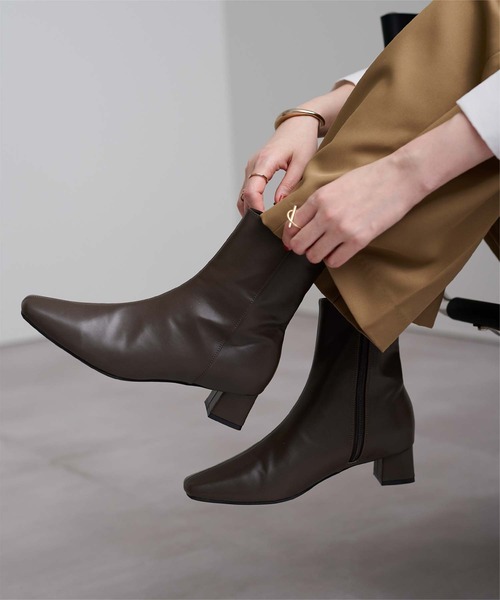 UR'S（ユアーズ）の「4.5cmスクエアトゥブーツ（ブーツ・レディース・ベージュ系その他/ホワイト/ベージュ/ボルドー/ブラック/ミント/アイボリー/ダークブラウン・S/M/L/LL）」の4枚目の写真