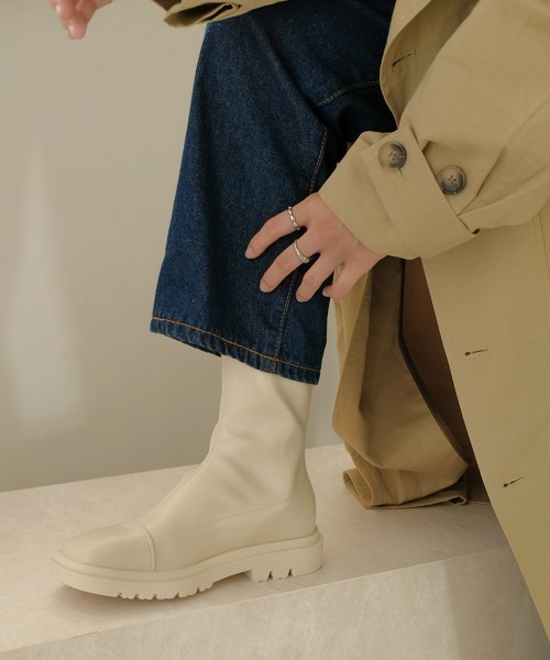 Bab（バブ）の「【WEB限定】トラックソールショートブーツ（ブーツ・レディース・ブラック/オフホワイト・23.5cm/24.5cm/23.0cm/24.0cm/22.5cm）」の4枚目の写真