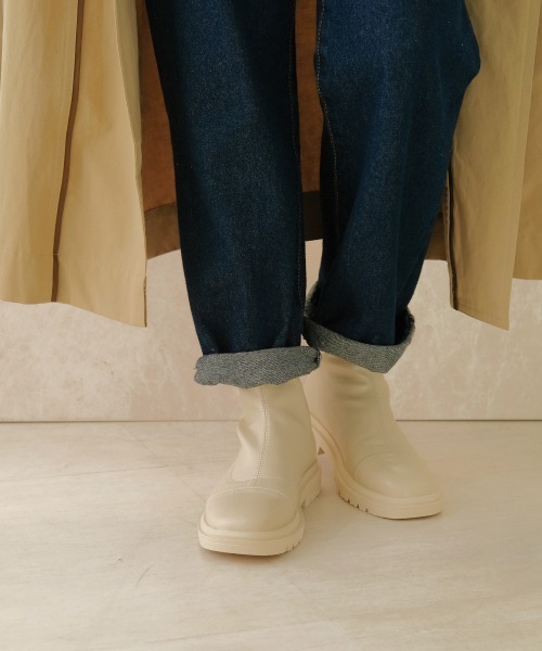 Bab（バブ）の「【WEB限定】トラックソールショートブーツ（ブーツ・レディース・ブラック/オフホワイト・23.5cm/24.5cm/23.0cm/24.0cm/22.5cm）」の3枚目の写真