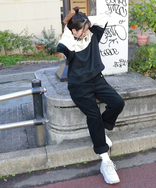 FILA（フィラ）の「【FILA】あったかタートルスウェット（スウェット・レディース・ホワイト×レッド/ブラック×ホワイト/ホワイト×カーキブラウン・M/L）」の21枚目の写真