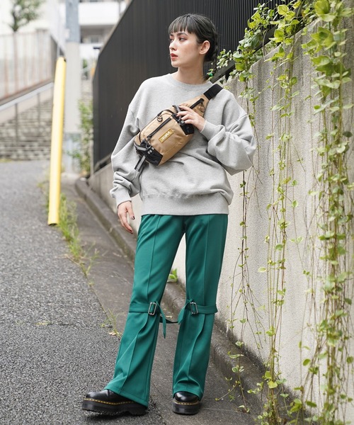 X-girl(エックスガール)の「RUBBER BOX LOGO HIP BAG(ボディバッグ/ウエストポーチ・レディース・ベージュ/ブラック・ONE SIZE)」の9枚目の写真