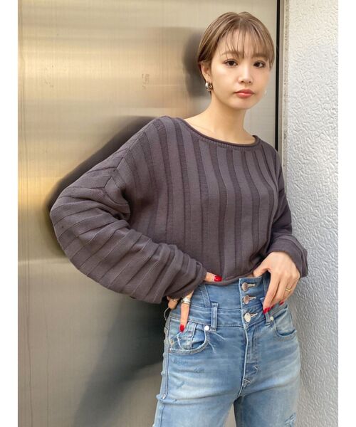 EMODA（エモダ）の「ルーズワイドデコルテニット（ニット/セーター・レディース・アイボリー/グレー/ブラック/ブルー・FREE）」の3枚目の写真