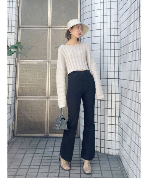 EMODA（エモダ）の「ルーズワイドデコルテニット（ニット/セーター・レディース・アイボリー/グレー/ブラック/ブルー・FREE）」の5枚目の写真