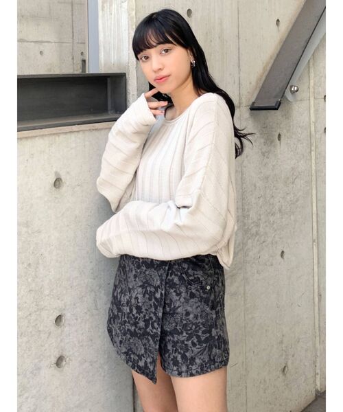 EMODA（エモダ）の「ルーズワイドデコルテニット（ニット/セーター・レディース・アイボリー/グレー/ブラック/ブルー・FREE）」の12枚目の写真