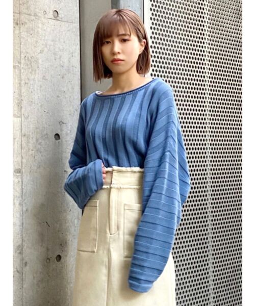 EMODA（エモダ）の「ルーズワイドデコルテニット（ニット/セーター・レディース・アイボリー/グレー/ブラック/ブルー・FREE）」の8枚目の写真