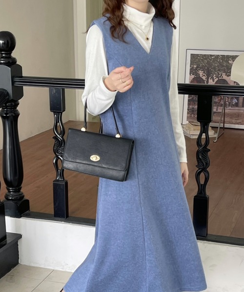 emi+(エミプラス)の「Vネックノースリーブロングワンピース(ジャンパースカート・レディース・ブラック/モカ/ブラウン/アイボリー/グレー/ブルー/ベージュ/チャコールグレー/ネイビー・FREE)」の8枚目の写真