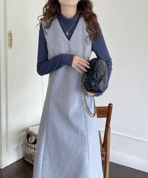 emi+(エミプラス)の「Vネックノースリーブロングワンピース(ジャンパースカート・レディース・ブラック/モカ/ブラウン/アイボリー/グレー/ブルー/ベージュ/チャコールグレー/ネイビー・FREE)」の9枚目の写真