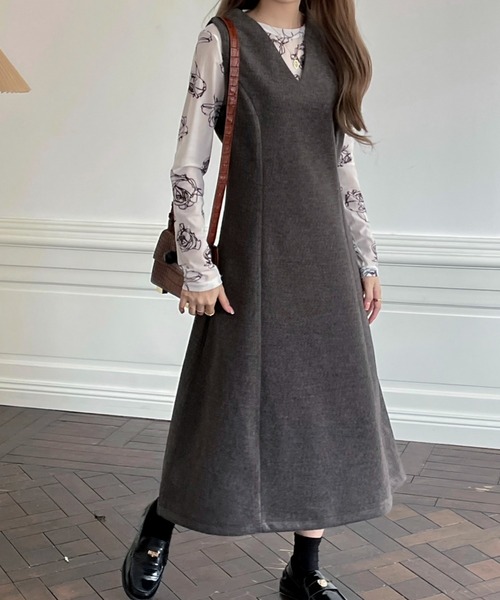 emi+(エミプラス)の「Vネックノースリーブロングワンピース(ジャンパースカート・レディース・ブラック/モカ/ブラウン/アイボリー/グレー/ブルー/ベージュ/チャコールグレー/ネイビー・FREE)」の21枚目の写真