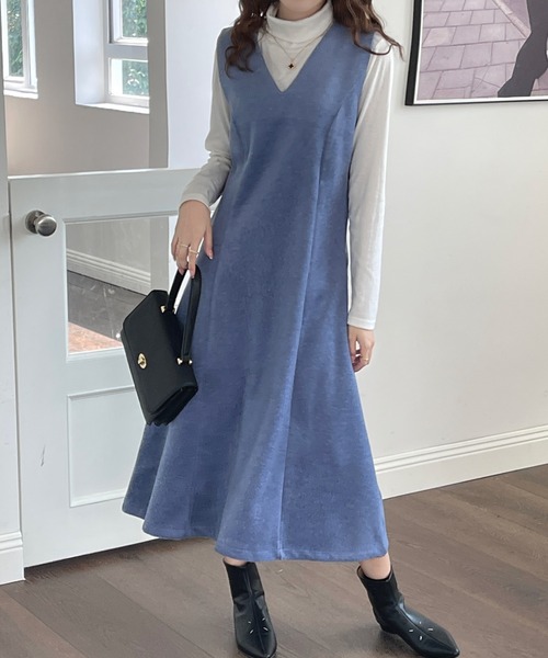 emi+(エミプラス)の「Vネックノースリーブロングワンピース(ジャンパースカート・レディース・ブラック/モカ/ブラウン/アイボリー/グレー/ブルー/ベージュ/チャコールグレー/ネイビー・FREE)」の12枚目の写真