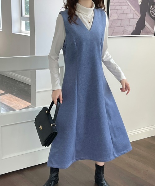 emi+(エミプラス)の「Vネックノースリーブロングワンピース(ジャンパースカート・レディース・ブラック/モカ/ブラウン/アイボリー/グレー/ブルー/ベージュ/チャコールグレー/ネイビー・FREE)」の11枚目の写真