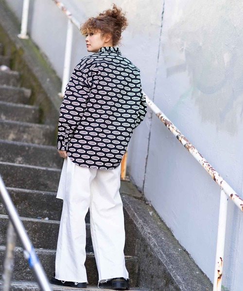 X-girl(エックスガール)の「OVAL LOGO L/S SHIRT(シャツ/ブラウス・レディース・ブラック/ホワイト・M/S)」の3枚目の写真