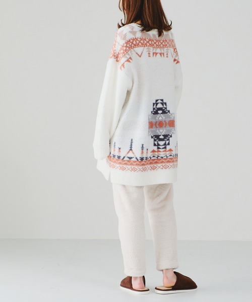 acro(アクロ)の「ジャガード柄チュニックプルオーバー/AC1266(ルームウェア/パジャマ・レディース・アイボリー・フリ-)」の4枚目の写真