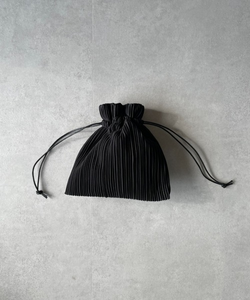 y/m by misato(イムバイミサト)の「プリーツ巾着BAG(ハンドバッグ・レディース・ブラック/アイボリー/ライトパープル・FREE)」の2枚目の写真