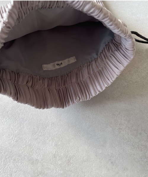 y/m by misato(イムバイミサト)の「プリーツ巾着BAG(ハンドバッグ・レディース・ブラック/アイボリー/ライトパープル・FREE)」の5枚目の写真