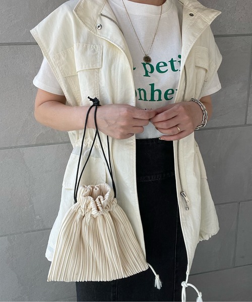 y/m by misato(イムバイミサト)の「プリーツ巾着BAG(ハンドバッグ・レディース・ブラック/アイボリー/ライトパープル・FREE)」の8枚目の写真