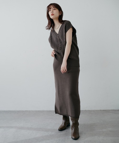 natural couture(ナチュラルクチュール)の「【セットアップ可能】シンプルニットタイトスカート(スカート・レディース・オフホワイト/スミクロ/ライトベージュ・FREE)」の4枚目の写真