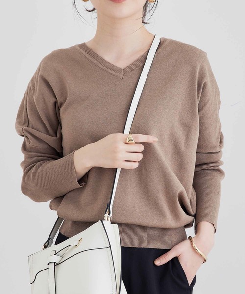 vis-`a-vis（ビサビ）の「【一部店舗限定】Vネックドルマンニットプルオーバー（ニット/セーター・レディース・ブラウン系その他3/サックスブルー/ピンク/イエロー・FREE）」の2枚目の写真