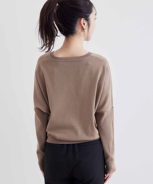 vis-`a-vis（ビサビ）の「【一部店舗限定】Vネックドルマンニットプルオーバー（ニット/セーター・レディース・ブラウン系その他3/サックスブルー/ピンク/イエロー・FREE）」の14枚目の写真