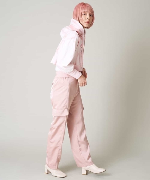 A de a.v.v（アードアー・ヴェ・ヴェ）の「［SET UP対応］サテンカーゴパンツ（カーゴパンツ・レディース・ライトピンク/グリーン/アイボリー・36/38）」の4枚目の写真