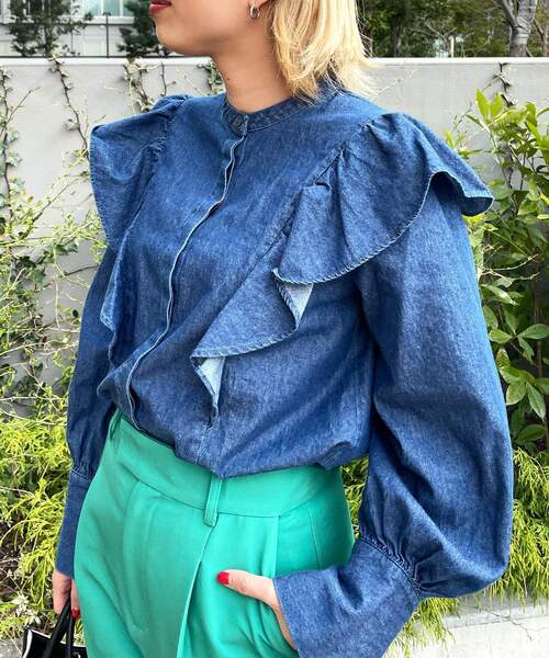 OPAQUE.CLIP（オペークドットクリップ）の「◆【C】ライトデニム フリルバンドカラーシャツ（シャツ/ブラウス・レディース・ダークネイビー/ブルー・34/36/38/40）」の2枚目の写真