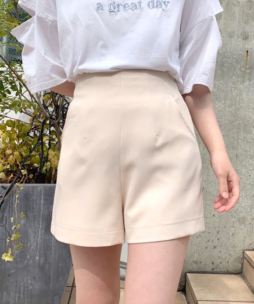 OLIVE des OLIVE（オリーブデオリーブ）の「すっきり美脚ショートパンツ（その他パンツ・レディース・ブラック/ベージュ/アイボリー・FREE）」の2枚目の写真