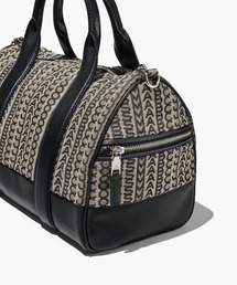 MARC JACOBS Barrelダッフルバッグ マーク ジェイコブス“ラウンドシェイプ”のバッグ「ザ ダッフル