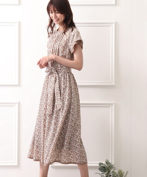 DRESKIP(ドレスキップ)の「◆ジオメトリック柄ピンタックワンピース(ワンピース・レディース・ブルー系5/ベージュ系/ブラック系・04/03/02)」の1枚目の写真