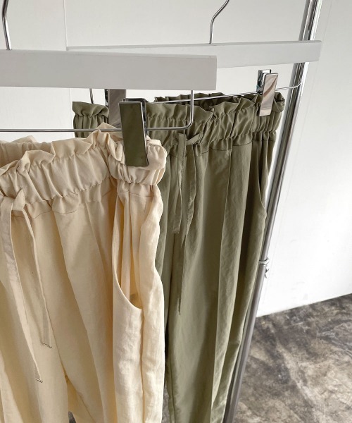 marjour(マージュール)の「WASHER JOGGER PANTS(その他パンツ・レディース・カーキ/アイボリー・M)」の3枚目の写真