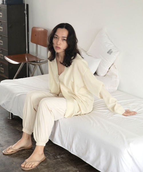 marjour(マージュール)の「WASHER JOGGER PANTS(その他パンツ・レディース・カーキ/アイボリー・M)」の11枚目の写真