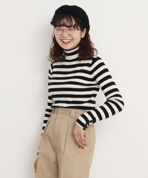 CHILD WOMAN(チャイルドウーマン)の「VICTORIA ボーダー細リブタートル(ニット/セーター・レディース・グリーン/ブラック/イエロー/レッド・FREE)」の2枚目の写真