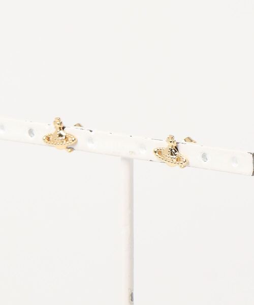 Vivienne Westwood（ヴィヴィアンウエストウッド）の「62010015/FARAH EARRINGS-SMV（ピアス（両耳用）・レディース・シルバー/ブラック/ゴールド/ピンク・FREE）」の4枚目の写真
