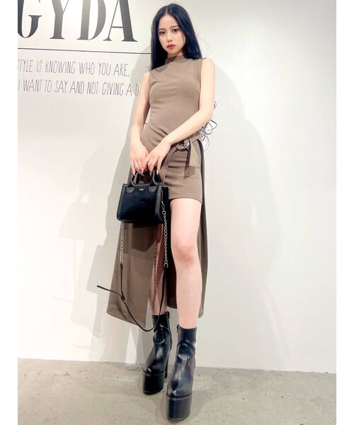 GYDA（ジェイダ）の「レイヤードデザイン ノースリーブワンピース（ワンピース・レディース・ブラック/ベージュ・FREE）」の8枚目の写真