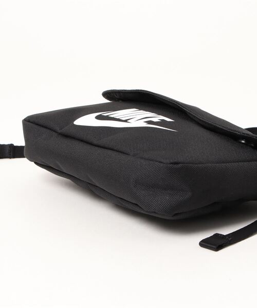 NIKE（ナイキ）の「《NIKEアパレル》ﾅｲｷ ｳｨﾒﾝｽﾞ NSW ﾚﾍﾞﾙ ｸﾛｽﾎﾞﾃﾞｨ（ボディバッグ/ウエストポーチ・レディース・ブラック×ホワイト/ライトピンク/ピンク系その他/ピンク/グリーン系その他/パープル系その他/ブラウン系/ライトブルー/ブラウン/グリーン系その他2・フリー）」の11枚目の写真