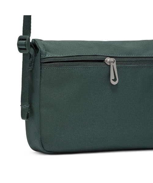 NIKE（ナイキ）の「《NIKEアパレル》ﾅｲｷ ｳｨﾒﾝｽﾞ NSW ﾚﾍﾞﾙ ｸﾛｽﾎﾞﾃﾞｨ（ボディバッグ/ウエストポーチ・レディース・ブラック×ホワイト/ライトピンク/ピンク系その他/ピンク/グリーン系その他/パープル系その他/ブラウン系/ライトブルー/ブラウン/グリーン系その他2・フリー）」の16枚目の写真