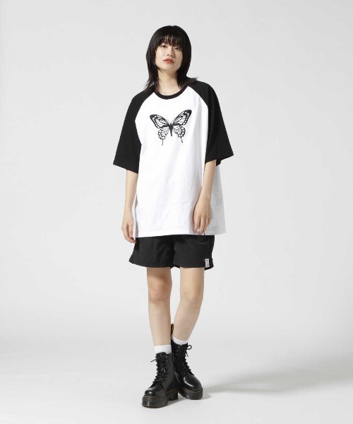 Chica（チカ）の「Chica/チカ/バタフライプリントTシャツ（Tシャツ/カットソー・レディース・ホワイト/ブラック・1/2）」の15枚目の写真