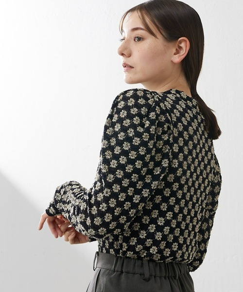 Lui's（ルイス）の「フラワーシャーリングパフブラウス（シャツ/ブラウス・レディース・ベージュ/ブラック/オフホワイト・FREE）」の3枚目の写真