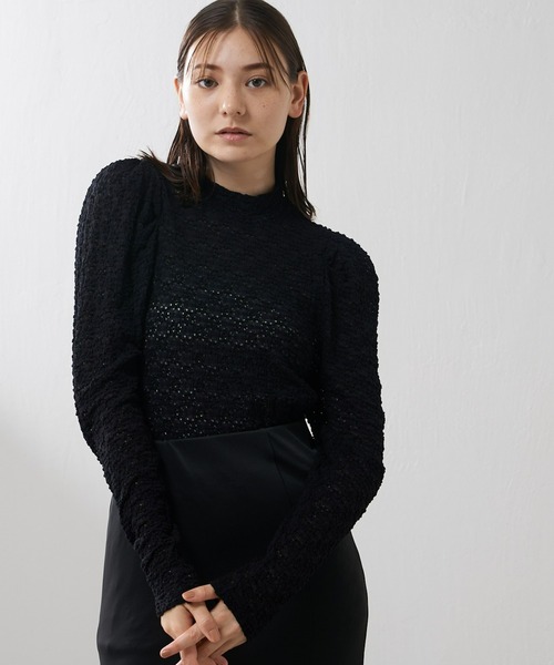 Lui's（ルイス）の「フラワーシャーリングパフブラウス（シャツ/ブラウス・レディース・ベージュ/ブラック/オフホワイト・FREE）」の2枚目の写真