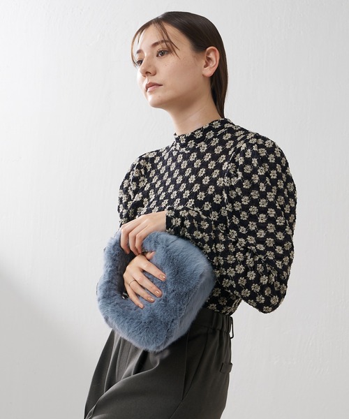 Lui's（ルイス）の「フラワーシャーリングパフブラウス（シャツ/ブラウス・レディース・ベージュ/ブラック/オフホワイト・FREE）」の8枚目の写真