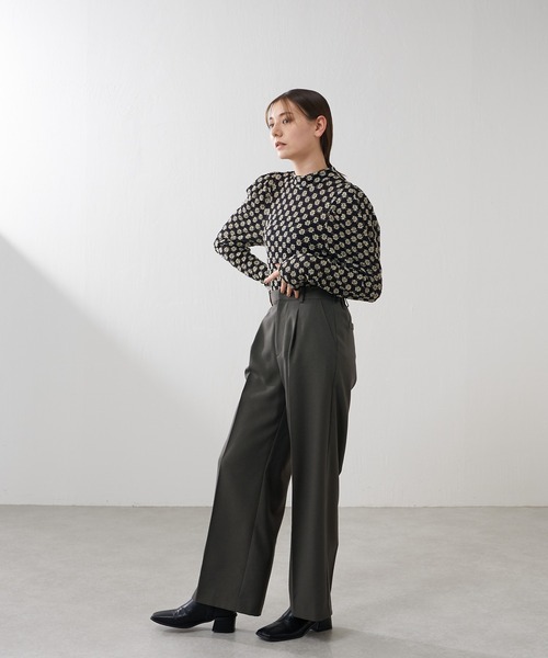 Lui's（ルイス）の「フラワーシャーリングパフブラウス（シャツ/ブラウス・レディース・ベージュ/ブラック/オフホワイト・FREE）」の12枚目の写真